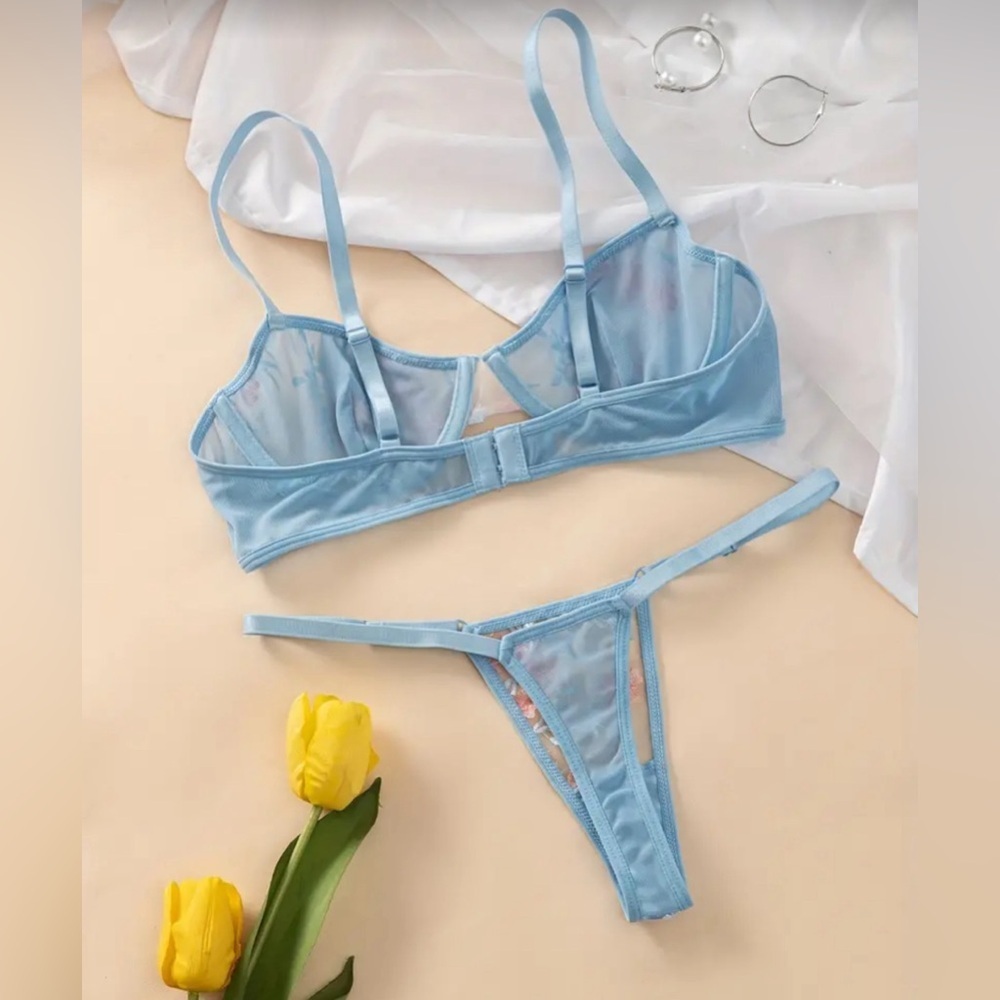New sexy women’s lingerie set in blue, underwire bra with matching thong… - Picture 2 of 5